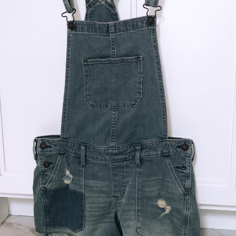 Hollister Overall shorts!
